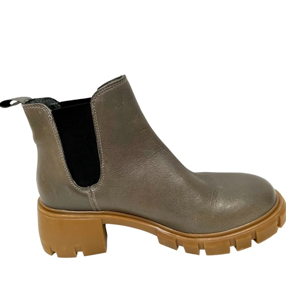 Steve Madden Howler Grey Boots. Size 7 1/2M. NWOB